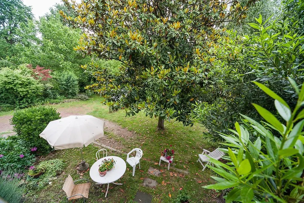 B&B Bosco Fiorito Malgesso Bed & Breakfast